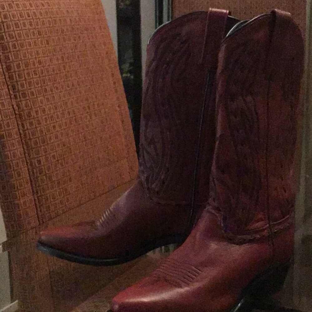 Abilene Boots size 7 women’s.  Color: Red